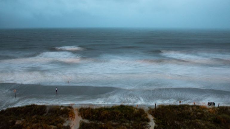 USA : la tempête Isaias redevient un ouragan et arrive en Caroline du Nord