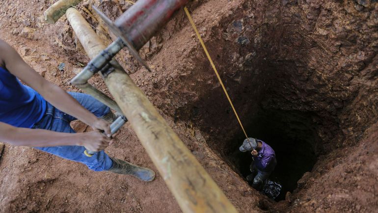 Zimbabwe : 40 mineurs pris au piège après l'effondrement d'une mine d'or