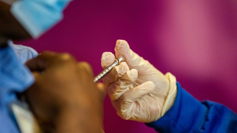 Coronavirus aux Etats-Unis : les personnes vaccinées autorisées à se réunir sans masque