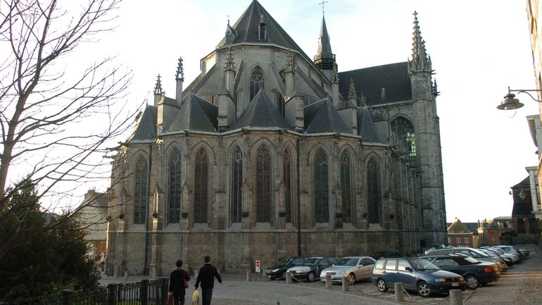 Dégâts à la Collégiale Sainte-Waudru à Mons : Archeologia réfute la thèse de l'initiative de l'ouvrier zélé
