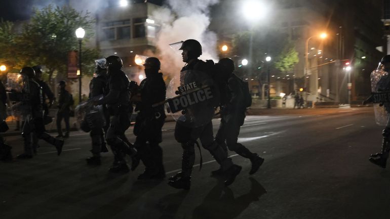 Violences policières contre les Afro-Américains : au moins un policier blessé par balle lors de manifestations à Louisville
