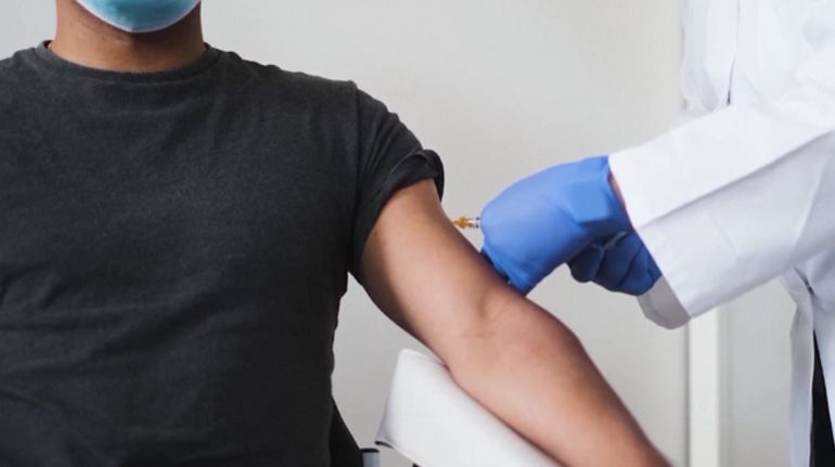 Un vaccin efficace à 90% : une bonne nouvelle à relativiser