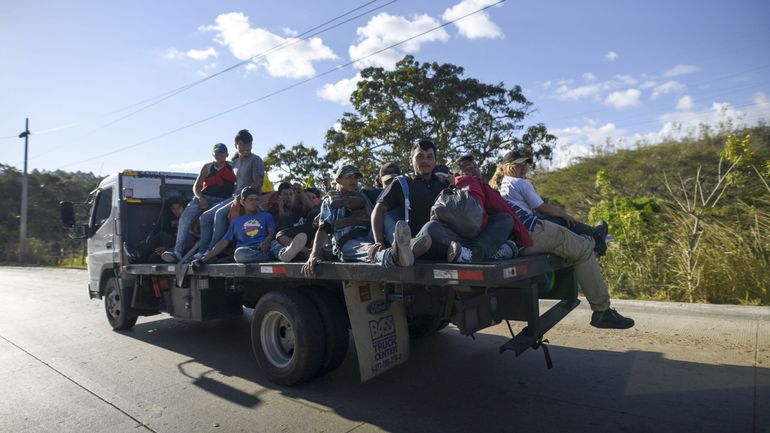 Caravane des migrants: refusés aux Etats-Unis, le président mexicain leur offre 4000 emplois