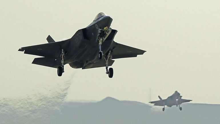 Etats-Unis : l'US Air Force fait voler un nouveau chasseur, développé en secret, qui pourrait succéder aux F-35