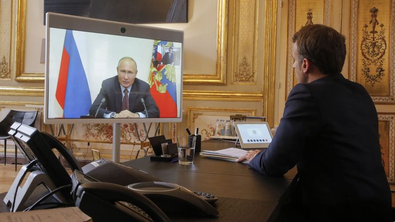 Tensions en Biélorussie : Poutine prévient Macron, les tentatives d'interférer en Biélorussie sont 