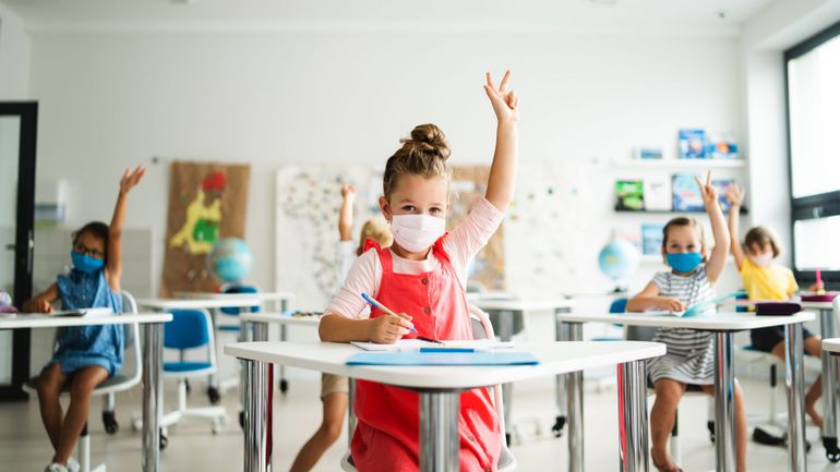 Diminution importante du nombre de cas dans les écoles grâce aux congés d'automne