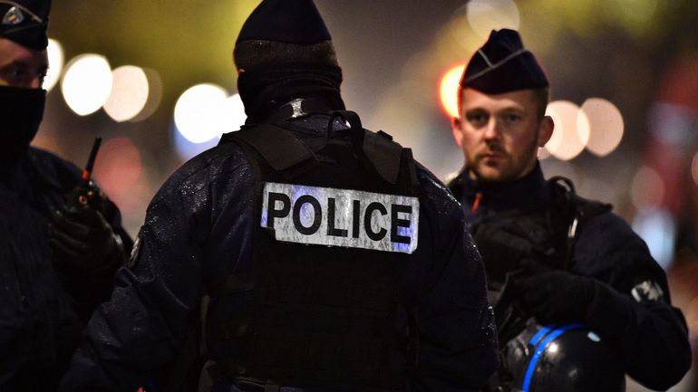 France : après les propos de Macron sur les discriminations, deux syndicats de police appellent à ne plus faire de contrôles d'identité