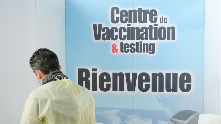 Arnaques sur Internet : que faire si on reçoit une fausse invitation à se faire vacciner contre le coronavirus ?