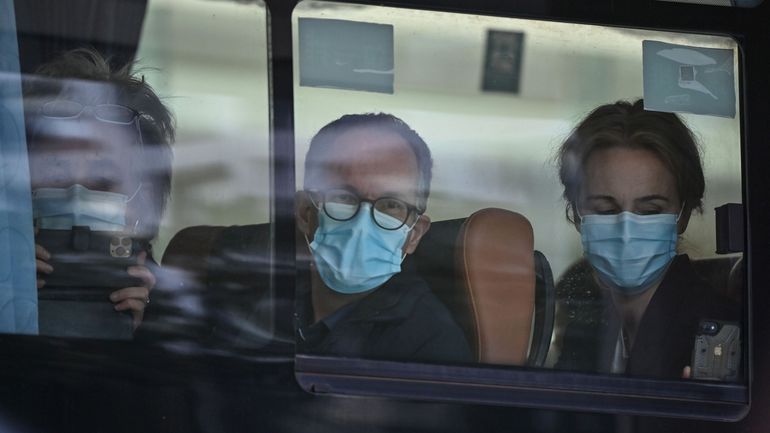 Coronavirus : les experts de l'OMS sortent de quarantaine à Wuhan pour entamer leur enquête