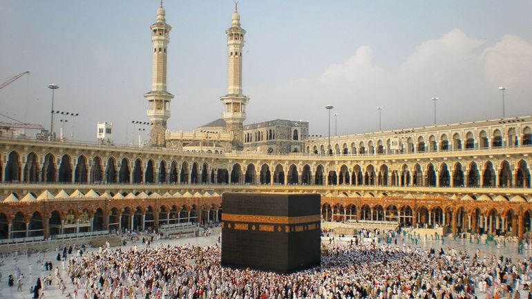 Pèlerinage à la Mecque en période de coronavirus : la réduction du nombre de fidèles cette année provoque joie pour les uns et déception pour les autres