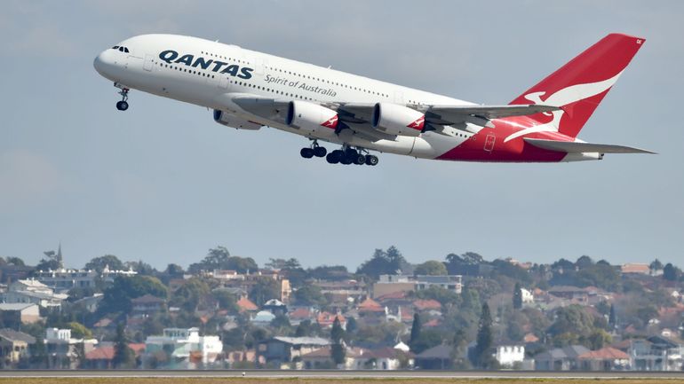 Qantas, la compagnie aérienne australienne, annonce 1,9 milliard de dollars de perte annuelle