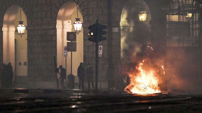 Italie: la révolte contre les restrictions prend un tour violent