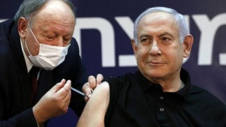 Coronavirus : le premier ministre Netanyahu vacciné signe le début de la campagne de vaccination en Israël