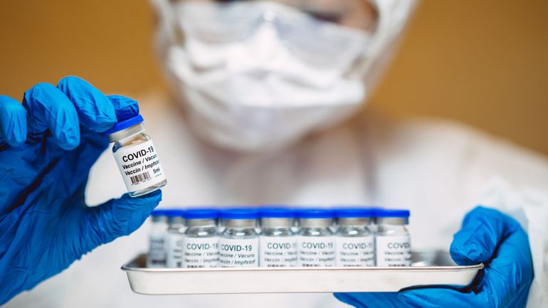 Coronavirus : un milliard de doses de vaccins administrées, nouveau record mondial de cas