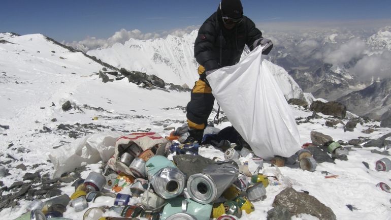 Des microplastiques découverts à proximité du sommet de l'Everest