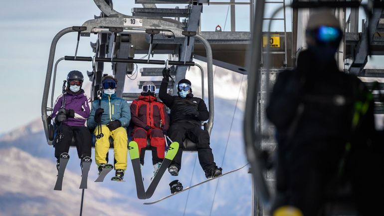 Coronavirus en Suisse : l'ouverture des pistes de ski fait craindre la propagation du virus