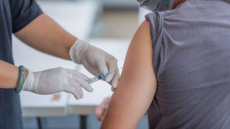 L'Europe commande des doses supplémentaires des vaccins de Pfizer-BioNTech et Moderna