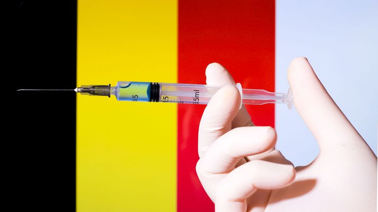 Revue de presse : pourquoi la vaccination ne se fait pas au même rythme partout ?