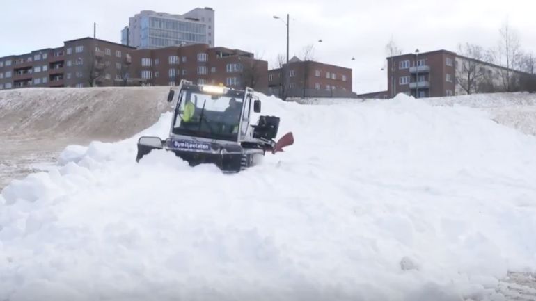 Coronavirus : Oslo aménage des pistes de ski avec de la neige artificielle pour la foule sur les markas