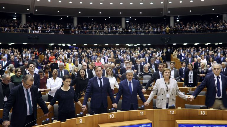 Brexit: les adieux émus des eurodéputés britanniques