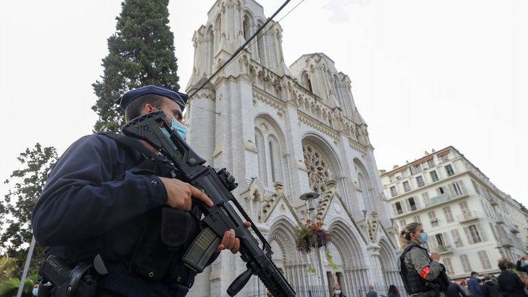 Attaque au couteau à Nice : deux nouvelles interpellations, six personnes en garde à vue