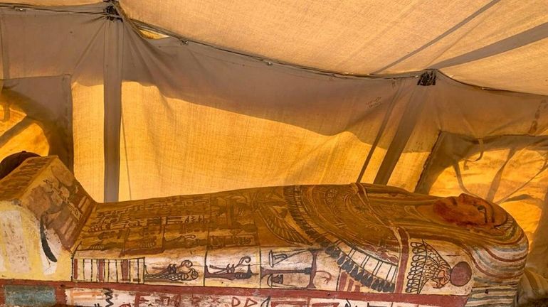 L'Egypte dévoile 14 nouveaux sarcophages découverts à Saqqara