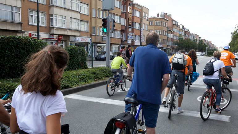 Faut-il interdire les casques audio et les oreillettes à vélo ?