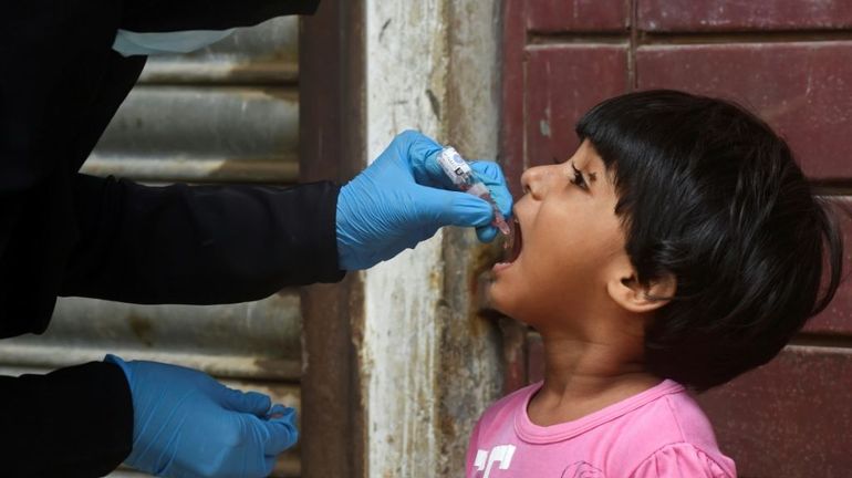 Le Pakistan reprend sa campagne de vaccination de la polio, interrompue par le coronavirus