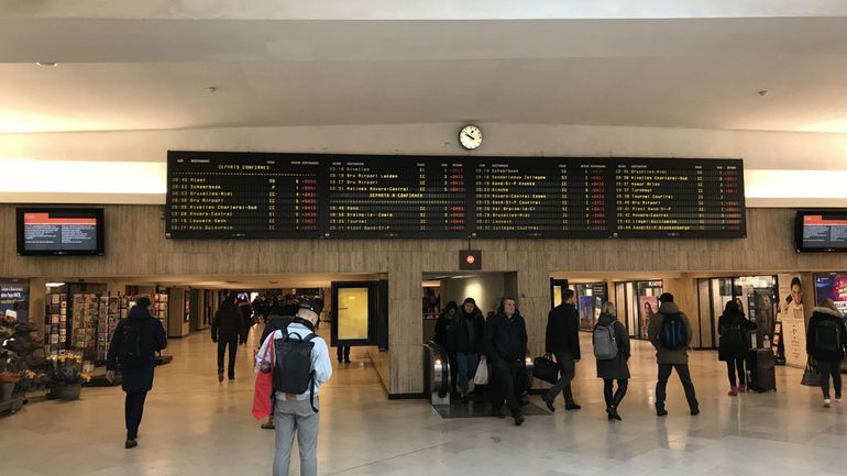 La chute d'une grue sur les rails entraîne d'importants retards sur la liaison Nord-Midi à Bruxelles
