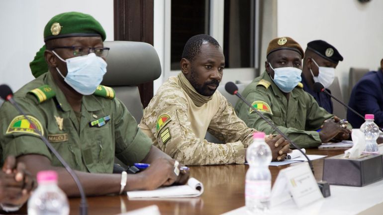 Coup d'État au Mali: la junte propose une transition de trois ans dirigée par un militaire
