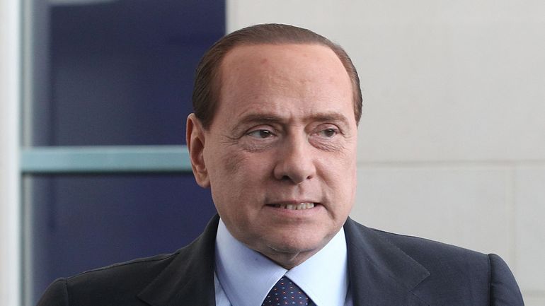 L'ancien chef du gouvernement italien Silvio Berlusconi testé positif au Covid-19