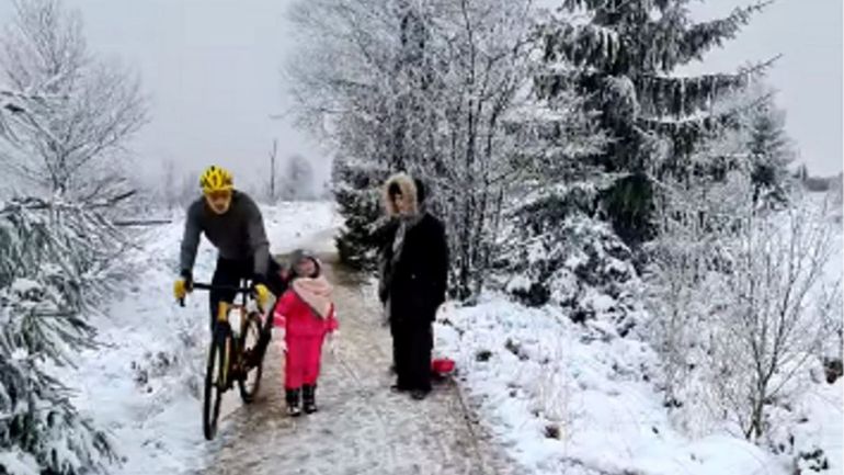 Fagnes : le cycliste qui a fait tomber une fillette cité à comparaître devant le tribunal, son avocat appelle à la sérénité et souligne une publicité 