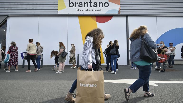 Liquidation totale chez Brantano : comme samedi, de longues files devant les magasins ce lundi