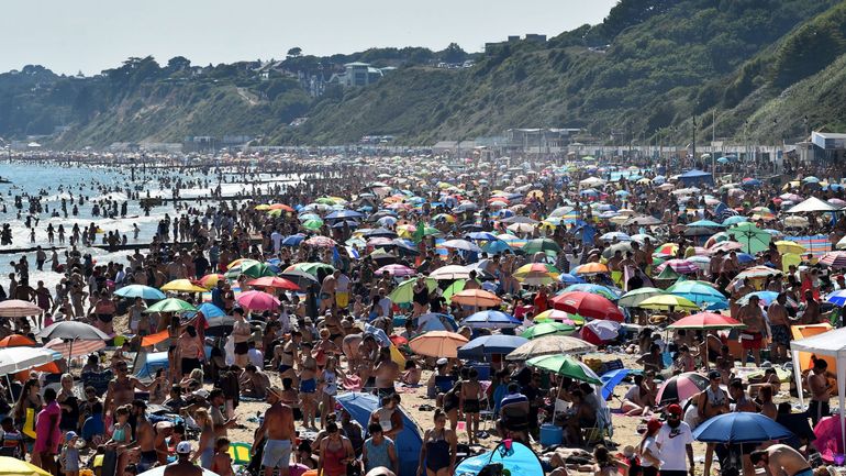 Royaume-Uni, chaleur et coronavirus : la police forcée d'intervenir sur des plages pleines à craquer
