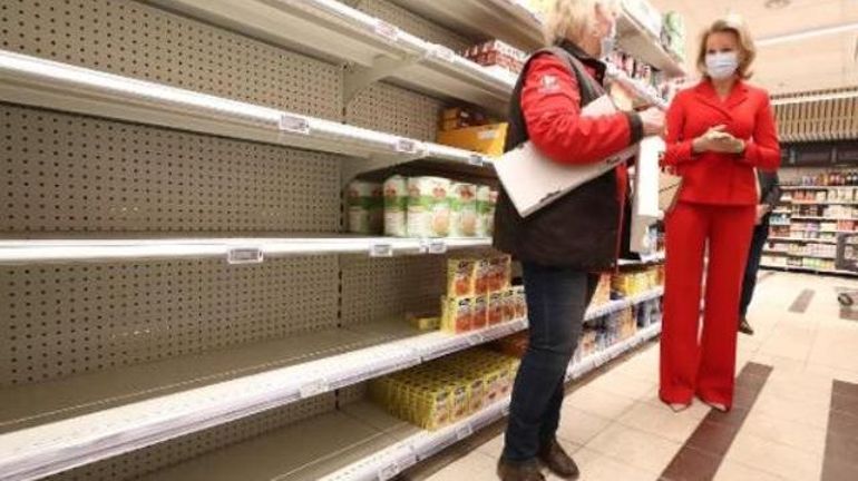 La reine Mathilde dans un supermarché de Gerpinnes pour soutenir les travailleurs