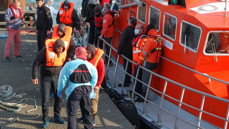 Asile et migration : traversées illégales de la Manche, 36 migrants secourus au large de Calais