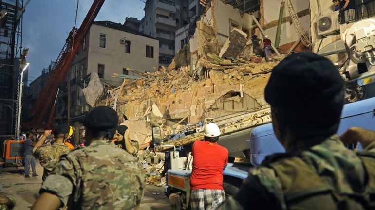 Explosions à Beyrouth : un possible survivant est recherché dans un quartier sinistré