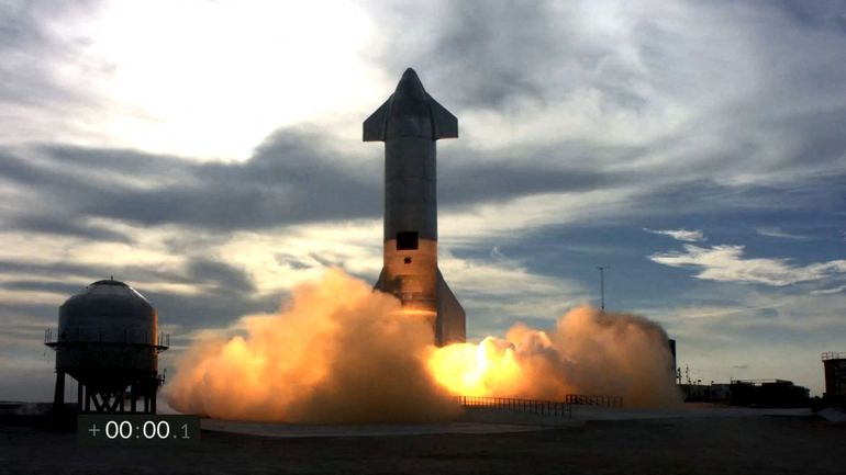 Après quatre explosions, la fusée Starship de SpaceX qui ira sur Mars réussit son atterrissage