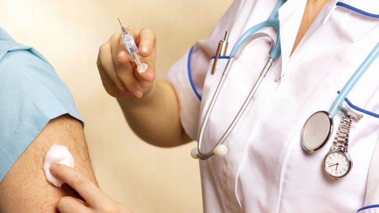 Revue de presse : 7 Belges sur 10 prêts pour les vaccins