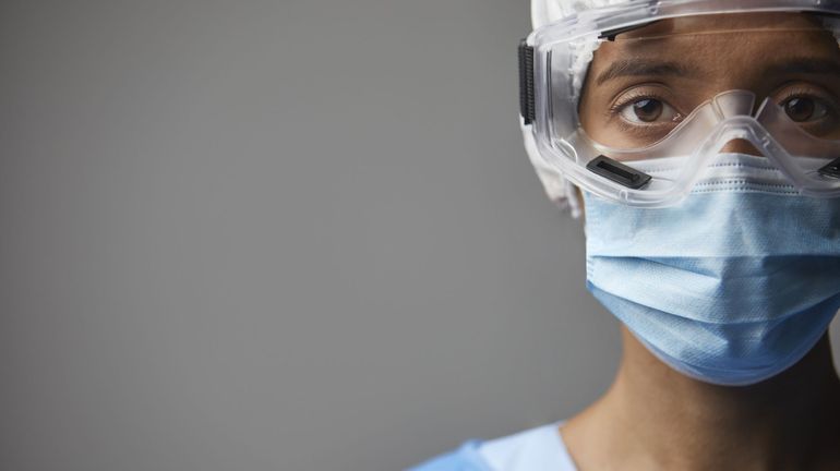 Aux Etats-Unis, la crise sanitaire a fait grimper en flèche le salaire des infirmières et infirmiers