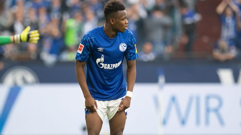 Rabbi Matondo, joueur de Schalke, s'affiche avec un maillot de Dortmund : son club le rappelle &agrave; l'ordre