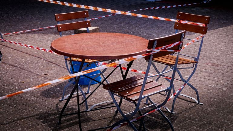 Revue de presse : rouvrir les terrasses oui, mais dans quelles conditions ?