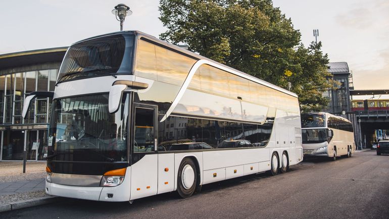 Voyager dans une bâche en plastique ou l'impossible redémarrage des autocars