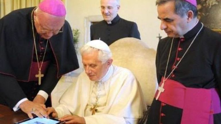L'ancien pape Benoît XVI appelle le pape François à ne pas ordonner d'hommes mariés