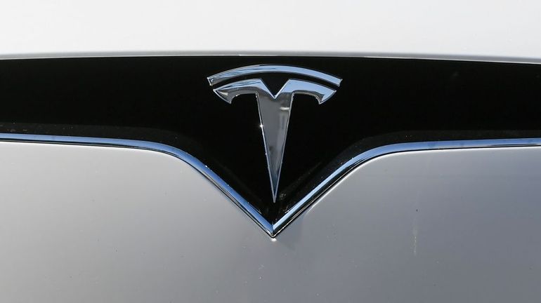 Accident mortel avec une Tesla sans conducteur: la firme rappelle que le système d'assistance ne rend pas le véhicule autonome