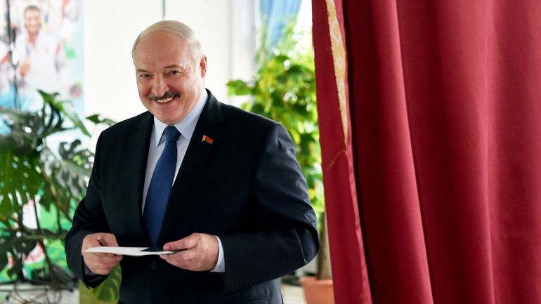 Election présidentielle au Bélarus : Loukachenko en tête avec 79,7% des voix, selon un sondage