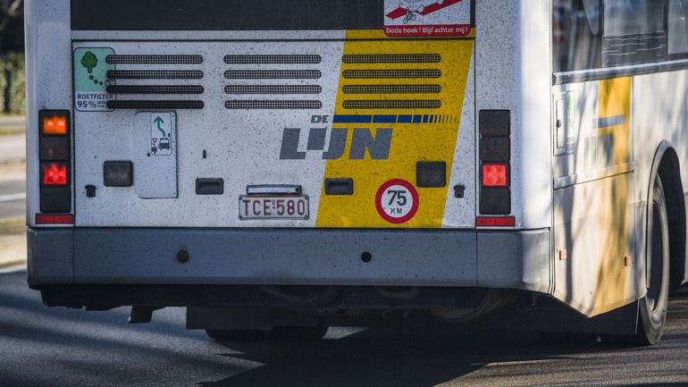 Anvers: poignardé par un passager, un chauffeur de bus De Lijn continue à rouler