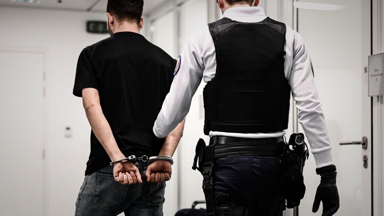 France: la clé d'étranglement provisoirement maintenue comme mode d'interpellation