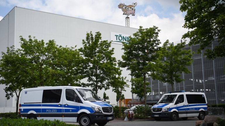 Coronavirus : des véhicules de police reconvertis en ambulances en Bulgarie