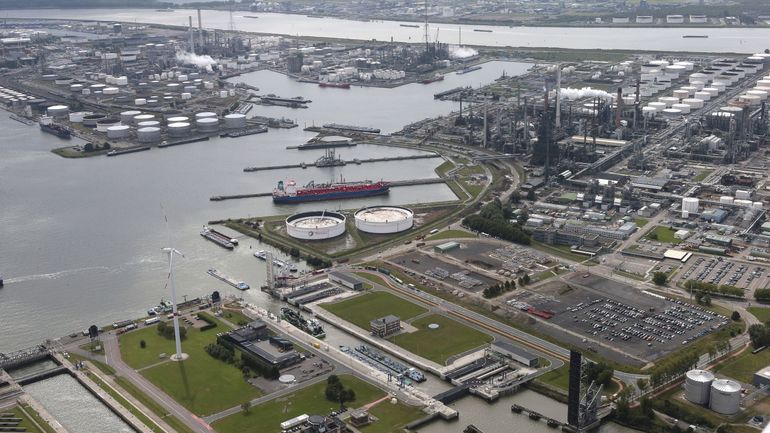 Port d'Anvers : un pétrolier mis en quarantaine en raison de cas de Covid-19 parmi l'équipage